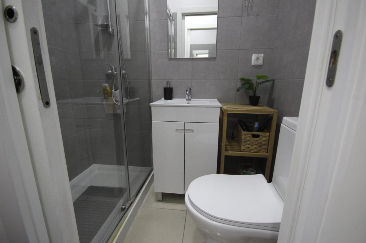 Antique M1 R1 - Amazing Double Room With Shared Bathroom In Marques Pombal Лісабон Екстер'єр фото